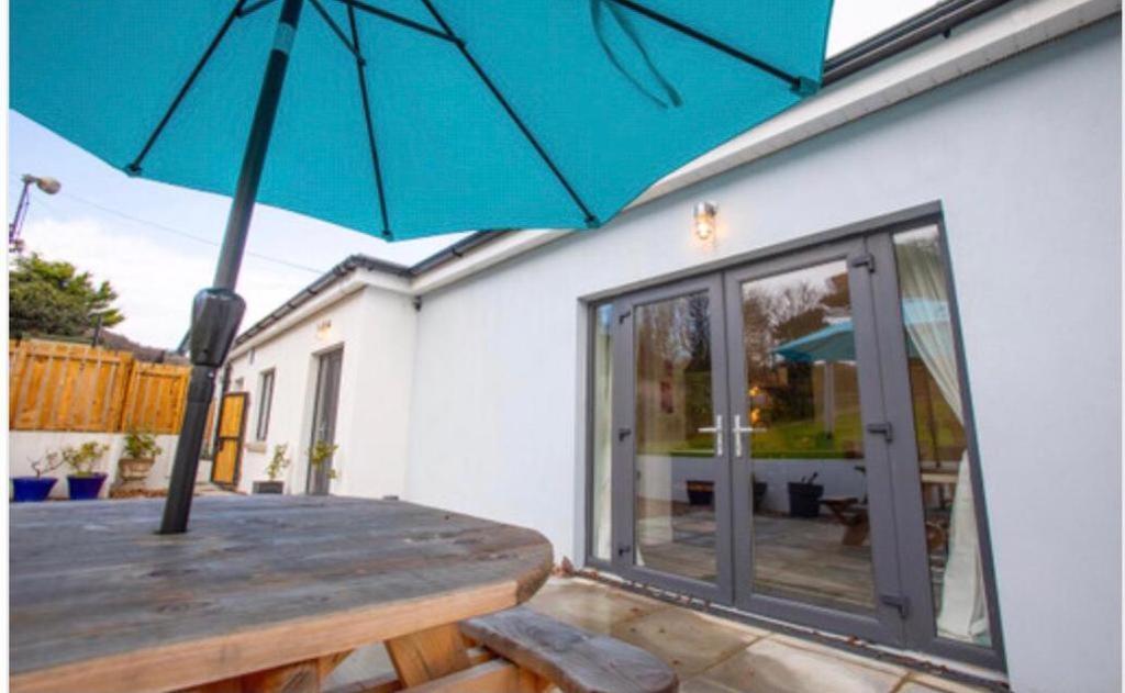 Josies Place At Waters Edge Self Catering Apartment Glenarm Bagian luar foto