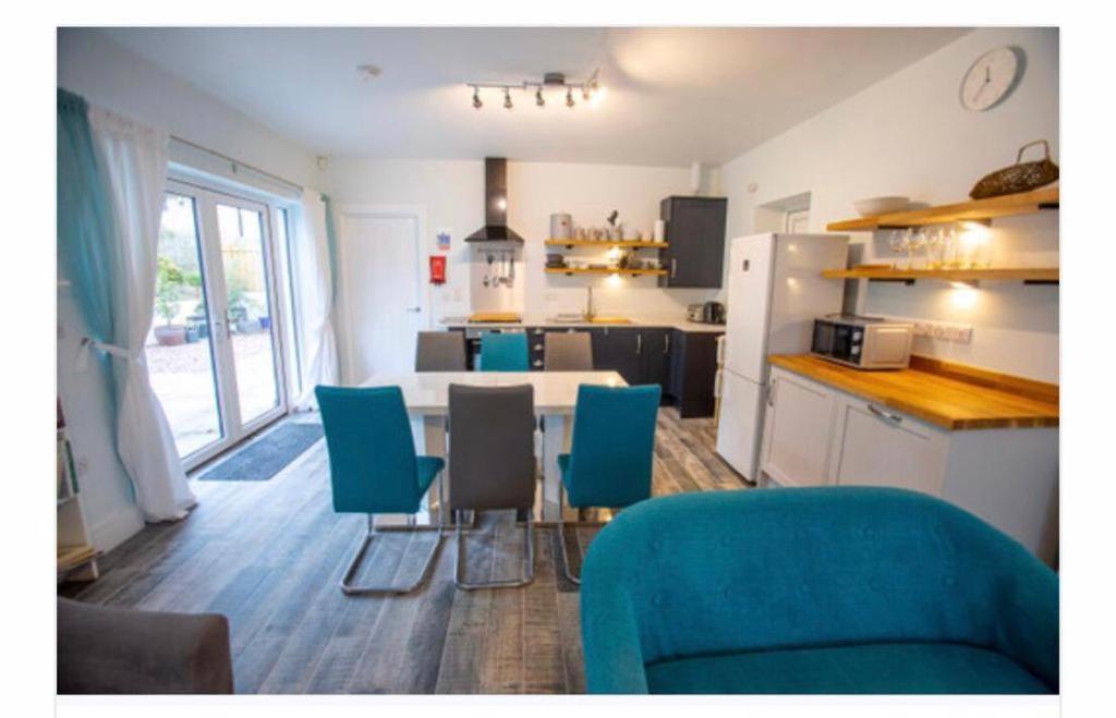 Josies Place At Waters Edge Self Catering Apartment Glenarm Bagian luar foto
