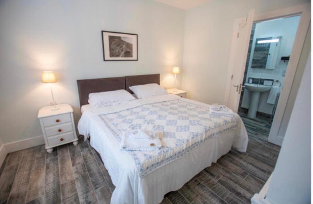 Josies Place At Waters Edge Self Catering Apartment Glenarm Bagian luar foto